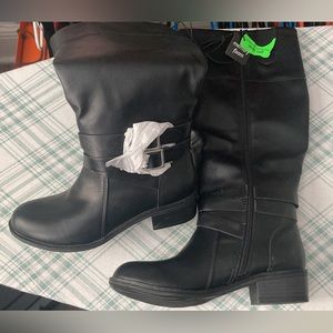 Brand new Arizona Denmark riding boots in size 7 WIDE Calf!